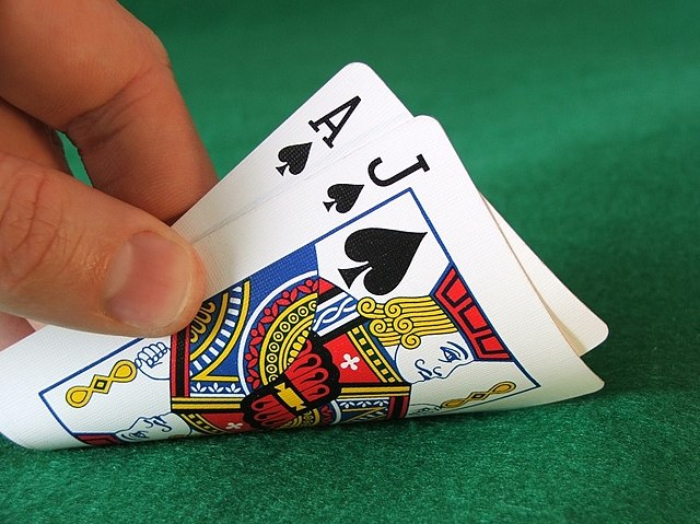 How to play blackjack with card draw